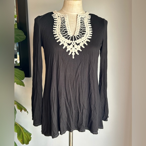 Max Studio black top with cream crochet details size Small new with tags - Picture 3 of 9
